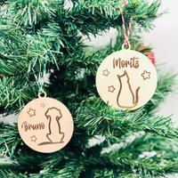 Haustier Weihnachtsornament Mit Namen in Holz - Nachhaltige Christbaumkugel Hund Katze Weihnachtsbaumschmuck Personalisiert von Pergifto