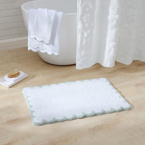 Peri Home Teppich für Badezimmer, 100% Baumwolle, Bestickt, weich und saugfähig, getuftet, 50,8 x 76,2 cm, Weiß mit Salbei-Jakobsmuschel von Peri Home