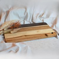 Personalisiertes Servierbrett in Marmor & Holz | Handgefertigt Geschenk Einzug Hochzeit Eckiges Brettchen Griff Griffloch Personalisiertes Servierbrett in Marmor & Holz | Handgefertigt Geschenk Einzug Hochzeit Eckiges Brettchen Griff Griffloch von Perlholz