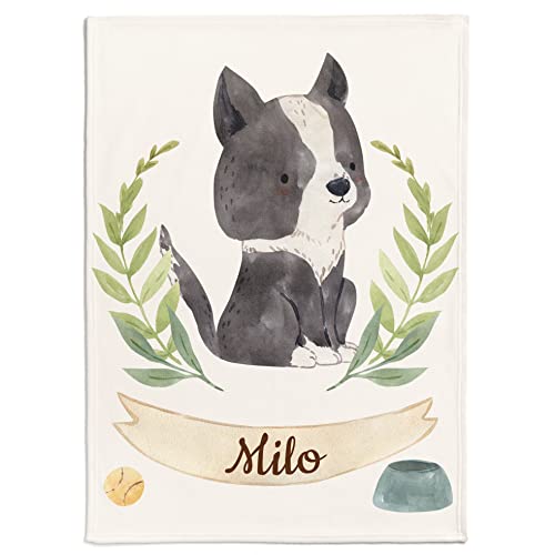 Personalisierte Babydecke Kinderdecke mit eigenen Namen, Kleiner Hund & Farbauswahl | Individuelle Baby Decke Namensdecke mit graue Hund Motiv (Hund 2), 80 x 110 cm von Personalisedog