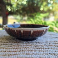 Vintage Tropfglasur-Servierschüssel, Glänzendes Schokoladenbraunes Und Cremefarbenes Gericht, Weihnachtsfeiern von Personalitiques