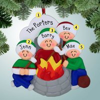 Feuerstelle Familie - 4 Personalisierter Weihnachtsanhänger Kamin Im Freien Camping Hinterhof Braten Marshmallows S'mores von PersonalizedFree