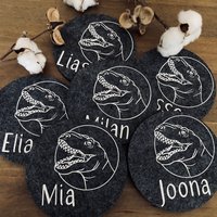 Untersetzer - Filzuntersetzer Kindergeburtstag Mottoparty Deko Geburtstag Dinosaurier Dino Mitgebsel Tischdeko Diy Untersetzer - Filzuntersetzer Kindergeburtstag Mottoparty Deko Geburtstag Dinosaurier Dino Mitgebsel Tischdeko Diy von Personikat