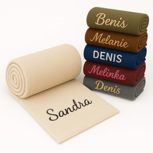 Personalisierte Kuscheldecke Bestickt mit Namen oder Wunschtext bestickt, 200 cm x 160 cm, Wohndecke Personalisieren mit Stickerei, weiche und kuschelige Sofadecke, hochwertiges Fleece (Beige) von Pet-Jos