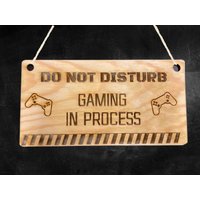 Gaming in Prozess Zeichen Hängen Holz Plaque Wand Kunst Lustige Schild Natürliche Home Dekoration Spiel Zitat Süchtig von PetJos