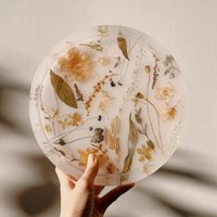 Tablett Mit Echten Blumen & Pflanzen | Schmuckablage Dekoelememt Für Das Zuhause Echte Blüten in Epoxidharz von PetalEleganceShop
