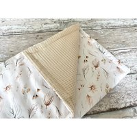 Beige Babydecke Mit Blumen, Waffelpique-Decke Für Kinder, Baumwolldecke, Babydecke, Steppdecke, Quiltdecke von PetitBabu