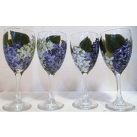 Lila Und Weißen Hortensie Weingläser Set Von 4 Handgemalt Mary Wilson von PetloversBoutique