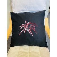 Kissenbezug 40x40 cm Bestickt Vogelspinne Tarantel Spinne Teenager Geschenk Dekokissen Reisekissen Reißverschluss Baumwollstoff Deko Cool Kissenbezug 40x40 cm Bestickt Vogelspinne Tarantel Spinne Teenager Geschenk Dekokissen Reisekissen Reißverschluss Baumwollstoff Deko Cool von Petona