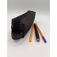 Schwarzes Mäppchen Mit Zwei Fächern Graue Punkte Für Männer Geschenk Schwarzes Mäppchen Mit Zwei Fächern Graue Punkte Für Männer Geschenk von Petona