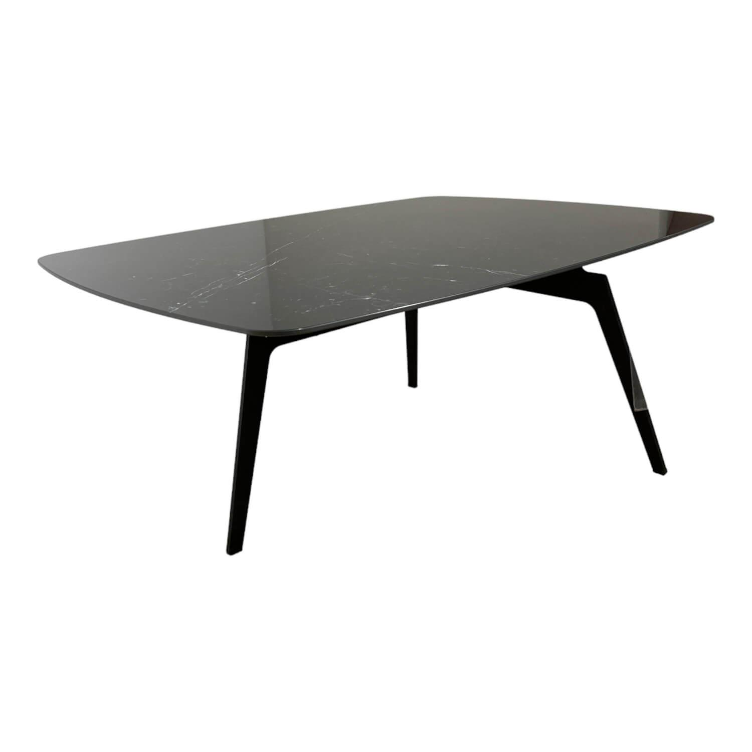 Couchtisch Susa Platte Keramik Nero Marquina Gestell Metall 3-Fuß Schwarz Pulver... Couchtisch Susa Platte Keramik Nero Marquina Gestell Metall 3-Fuß Schwarz Pulver... von Contur