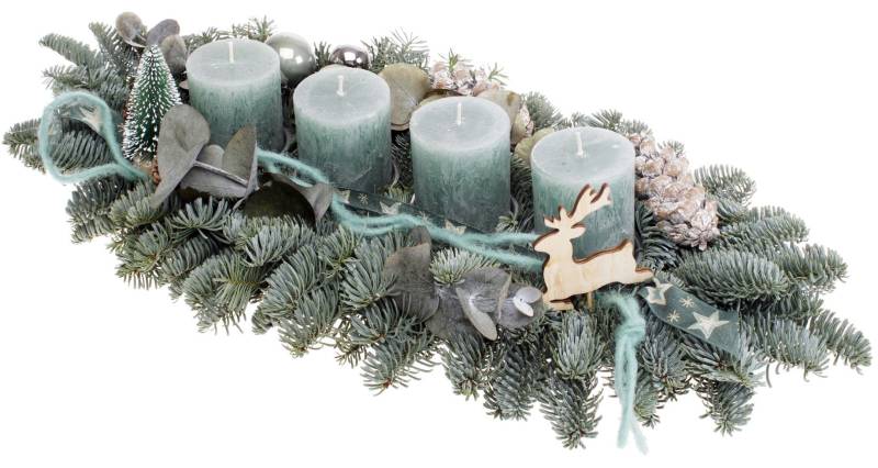 Adventsgesteck mit 4 smaragdgrünen Rustikkerzen L 50 x B 12 x H 25 von Pflanzen