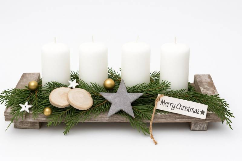 Adventsgesteck mit weißen Kerzen L 40 x B 14 cm Adventsgesteck mit weißen Kerzen L 40 x B 14 cm von Pflanzen