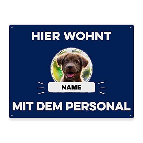 Hunde Schild personalisiert - Hier wohnt mit Personal - Metallschild mit Foto und Name für außen, wetterfestes Türschild für Hundebesitzer - DIN A5-21 x 15 cm, ein Tier, blau von PfotenSchild