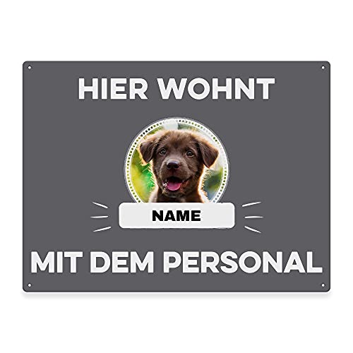 Hunde Schild personalisiert - Hier wohnt mit Personal - Metallschild mit Foto und Name für außen, wetterfestes Türschild für Hundebesitzer - DIN A5-21 x 15 cm, ein Tier, grau von PfotenSchild