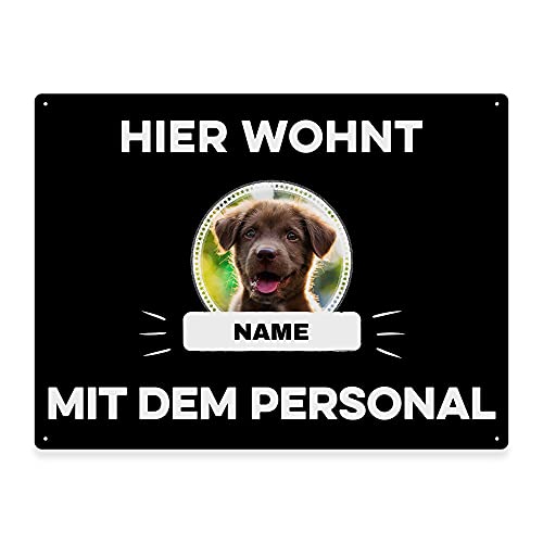 Hunde Schild personalisiert - Hier wohnt mit Personal - Metallschild mit Foto und Name für außen, wetterfestes Türschild für Hundebesitzer - DIN A5-21 x 15 cm, ein Tier, schwarz von PfotenSchild