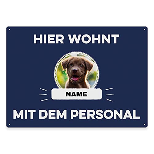Hunde Schild personalisiert - Hier wohnt mit Personal - Metallschild mit Foto und Name für außen, wetterfestes Türschild für Hundebesitzer - ca. DIN A4-28 x 20 cm, ein Tier, blau von PfotenSchild