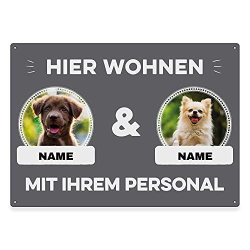 Hunde Schild personalisiert - Hier wohnt mit Personal - Metallschild mit Foto und Name für außen, wetterfestes Türschild für Hundebesitzer - ca. DIN A4-28 x 20 cm, zwei Tiere, grau von PfotenSchild