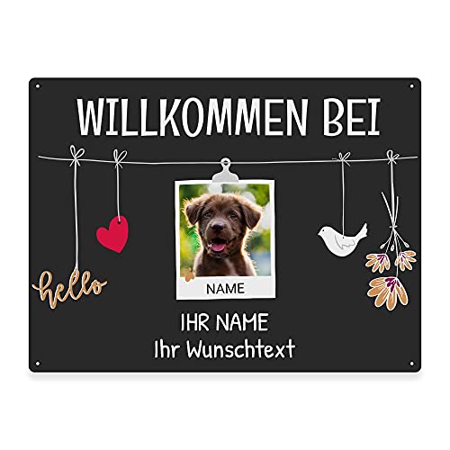 Hunde Schild personalisiert - Willkommen bei - Metallschild mit Foto und Name für außen, wetterfestes Türschild für Hundebesitzer - DIN A5-21 x 15 cm, ein Tier, anthrazit von PfotenSchild