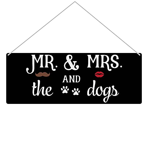 Hundeschild mit Spruch - MR & MRS and the Dogs - Wetterfestes Metallschild für außen - Geschenk für Herrchen und Frauchen mit mehr Hunden - Querformat 24x9, matt von PfotenSchild