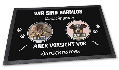 PfotenSchild Fußmatte zum selbst Gestalten - Wir sind harmlos, Aber Vorsicht vor - mit Spruch, Wunschfotos und Namen für Zwei Haustiere Plus Wunschtext der Haustierbesitzer - 60 x 40 cm von PfotenSchild