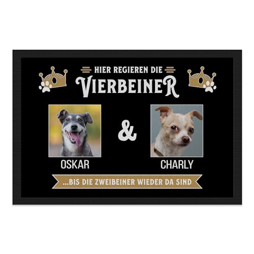 PfotenSchild personalisierte Fußmatte für Hunde und Katzen selbst gestalten - Hier regieren die Vierbeiner... - mit Fotos & Namen - Zwei Tiere, mehrere Personen - 75x50cm von PfotenSchild