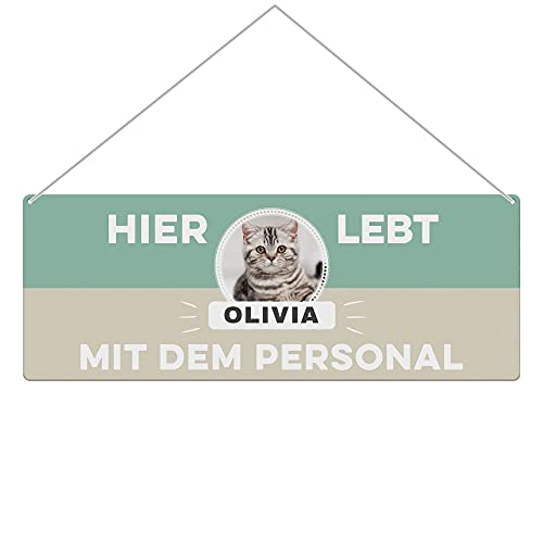 Tier Schild personalisiert - Hier Lebt X mit dem Personal - Metallschild mit Foto und Name für außen, wetterfestes Türschild für Hundebesitzer - Outdoor Querformat 24x9 cm, ein Tier, Grün von PfotenSchild