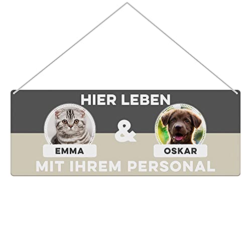 Tier Schild personalisiert - Hier Lebt X mit dem Personal - Metallschild mit Fotos und Namen für außen, wetterfestes Türschild für Hundebesitzer - Outdoor Querformat 24x9 cm, zwei Tiere, Anthrazit von PfotenSchild