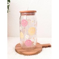 Trinkglas Mit Glasstrohhalm | Smileys & Blumen Gänseblümchen To-Go Becher Iced Coffee Glass Floral Happy Sommer Good Vibes von PfotenundToertchen
