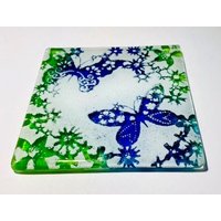 Handgefertigter Untersetzer Oder Fliesenschmetterlinge - Kobaltblau & Grün Hergestellt Aus Recycelten Materialien Zu Verschmolzenen Glasgeschenken von PhaedraGlassGifts
