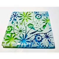 Handgefertigter Untersetzer Oder Fliesenverschmelzer Glas Vögel Und Blumen Geschenk - Aqua & Grün Hergestellt Aus Recycelten Materialien von PhaedraGlassGifts