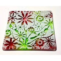 Handgefertigter Untersetzer Oder Fliesenvögel Und Blumen - Grün & Rubin Hergestellt Aus Recycelten Materialien Zu Verschmolzenen Glasgeschenken von PhaedraGlassGifts