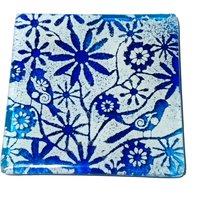 Handgefertigter Untersetzer Oder Fliesenvögel Und Blumen - Kobaltblau & Aqua Hergestellt Aus Recycelten Materialien Zu Verschmolzenen Glasgeschenken von PhaedraGlassGifts