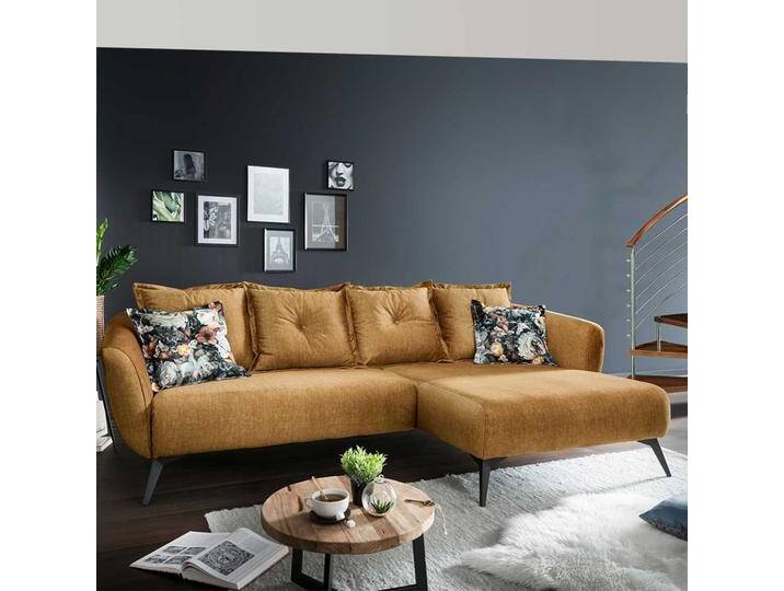 L Sofa mit Kissen in Ockergelb und Schwarz Microvelours und Metall von Pharao24.de