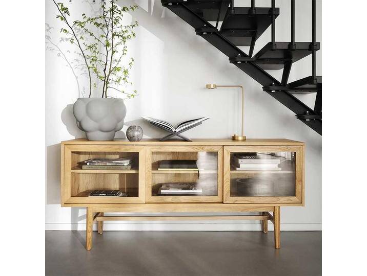 Modernes Vitrinen Sideboard in Eichefarben drei Glastüren Modernes Vitrinen Sideboard in Eichefarben drei Glastüren von Pharao24.de