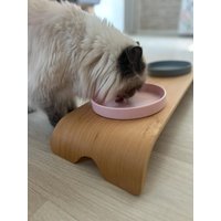 Katzen Futterplatz | Gebogener Napfständer Aus Buche, Erhöht Für Oder Kleine Hunde Futterstation Von Phinias Place Katzen Futterplatz | Gebogener Napfständer Aus Buche, Erhöht Für Oder Kleine Hunde Futterstation Von Phinias Place von PhiniasPlace