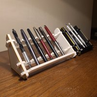 Angled Stifthalter - Für 7, 5 Und 3 Stifte Desktop-Stifthalter Display Füllfederhalter Für Desktop Büro Tolles Geschenkartikel von PhoenixDesignsCA