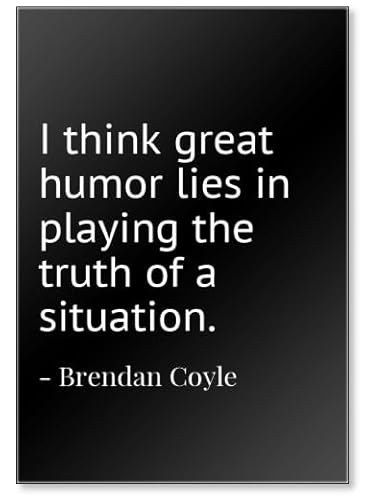 I think great humor lies in playing the truth. Kühlschrankmagnet mit Zitaten von Brendan Coyle, Schwarz von Photomagnet