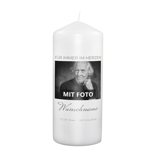 PhotoFancy® - Personalisierte Trauerkerze - Fotokerze mit eigenem Foto/Text bedrucken lassen - Kerze mit Foto-Design: Für immer im Herzen - 19 cm Höhe von PhotoFancy