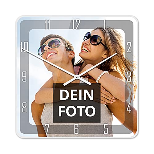 PhotoFancy® - Uhr mit Foto Bedrucken - Fotouhr aus Acrylglas - Wanduhr mit eigenem Motiv selbst gestalten (26 x 26 cm eckig, Design: Klassisch schwarz/Zeiger: weiß) von PhotoFancy