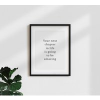 Poster Typografie/Motivation Redewendung Zitat Wandbild "Your Next Chapter in Life Is Going To Be Amazing' Poster Typografie/Motivation Redewendung Zitat Wandbild "Your Next Chapter in Life Is Going To Be Amazing' von Photocircle