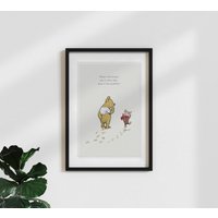 Winnie The Pooh Poster - Vintage Illustration Mit Zitat | A.a. Milne Wandbild Play in Puddles Spruch Geschenk Für Kinder & Fans von Photocircle
