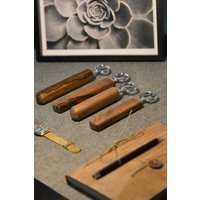 Handgefertigte Flaschenöffner Aus Edlem Nussbaum - Rustikales Design Für Echte Genießer von PiBoDesignSchmiede