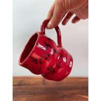 Handgemachte Keramik-Tasse - Liebevoll Hergestellt Handbuilding Steinzeug Spülmaschinengeeignet Rote Glasur Geschenkidee Handgemachte Keramik-Tasse - Liebevoll Hergestellt Handbuilding Steinzeug Spülmaschinengeeignet Rote Glasur Geschenkidee von PiPoKeramik