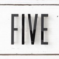 15, 5 cm Modernes Haus Zahlen Und Buchstaben - Horizontales Vertikales Adressschild Türnummer | D6 von PicaHouseNumbers