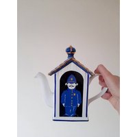 Preis Kensington Collection Teekanne Englisch Polizist Preis Kensington Collection Teekanne Englisch Polizist von PickYourVintage