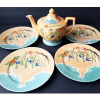 Antikes Art Deco Handbemaltes Lustreware Porzellan Teekanne & Teller Set Japan von PickinAintEasy