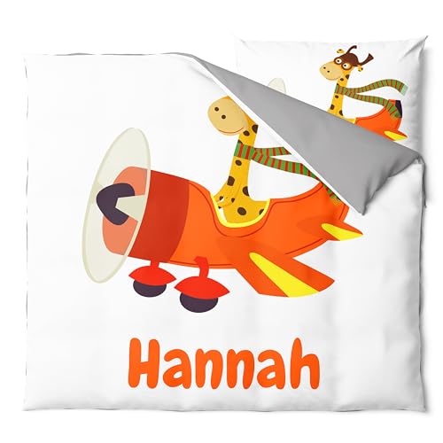 Pictogogo Personalisierte Baby Bettwäsche mit Flugzeug, Wählbare Unterfarbe aus Baumwolle, Kinderbettwäsche Mit Namen, Babybett Komplett Set Mit Reißverschluss (Flugzeug, 80 x 80 cm) von Pictogogo