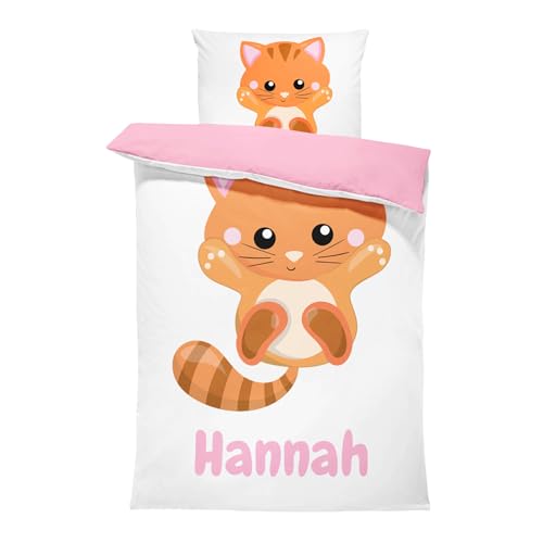 Pictogogo Personalisierte Kinderbettwäsche Set mit Katzen - Baby Bettwäsche Mit Namen - Wählbare Unterfarbe - Babybett Komplett Set - 1 Bettbezug & 1 Kissenbezug (100 x 135 cm, Orange) von Pictogogo