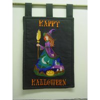 Fröhliche Halloween Hexe Wandbehang von PiecesPinsandPaint